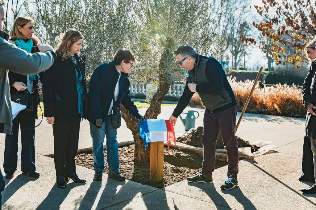 Roanne : un olivier en mémoire d’Ilan Halimi et de toutes les victimes de racisme et d’antisémitisme 14 roanne un olivier en memoire dilan halimi et de toutes les victimes de racisme et dantisemitisme 2